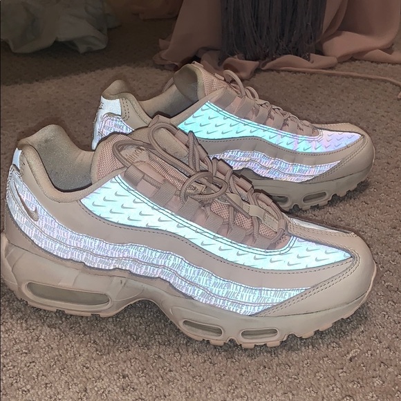 Nike Air Max pink and white reflective - Picture 2 of 10